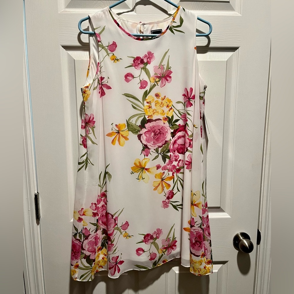 NWT - Beautiful floral sundress